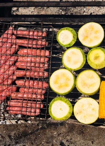 Rode bietjes op de barbecue