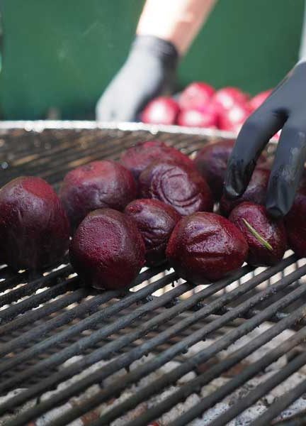 Rode bietjes op de barbecue